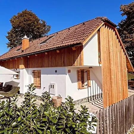 House-tanjevica Feriehus Kostanjevica na Krki